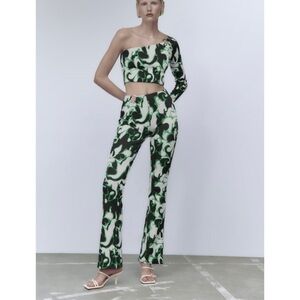 Zara Black/White/Green Patterned Jacquard
Pull On Flare Trousers Pants